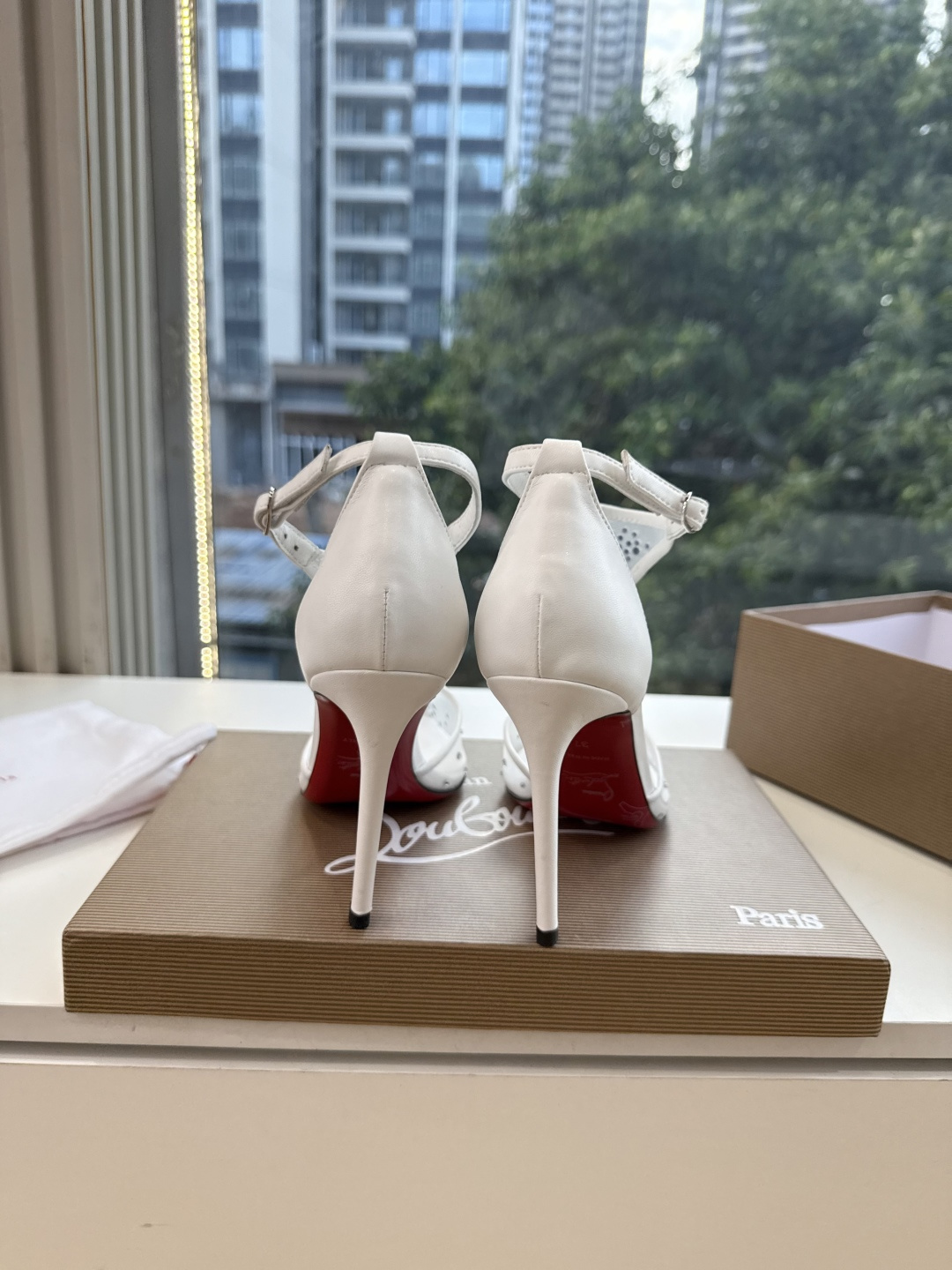 G277Christian Louboutin红底鞋单鞋 选到了颜色真好看呀[色色R]MyTheresa上现在居然 最后