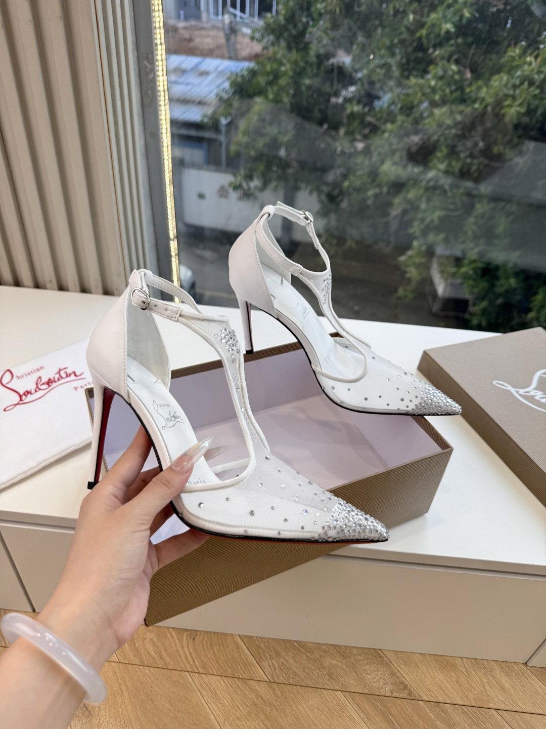 G277Christian Louboutin红底鞋单鞋 选到了颜色真好看呀[色色R]MyTheresa上现在居然 最后