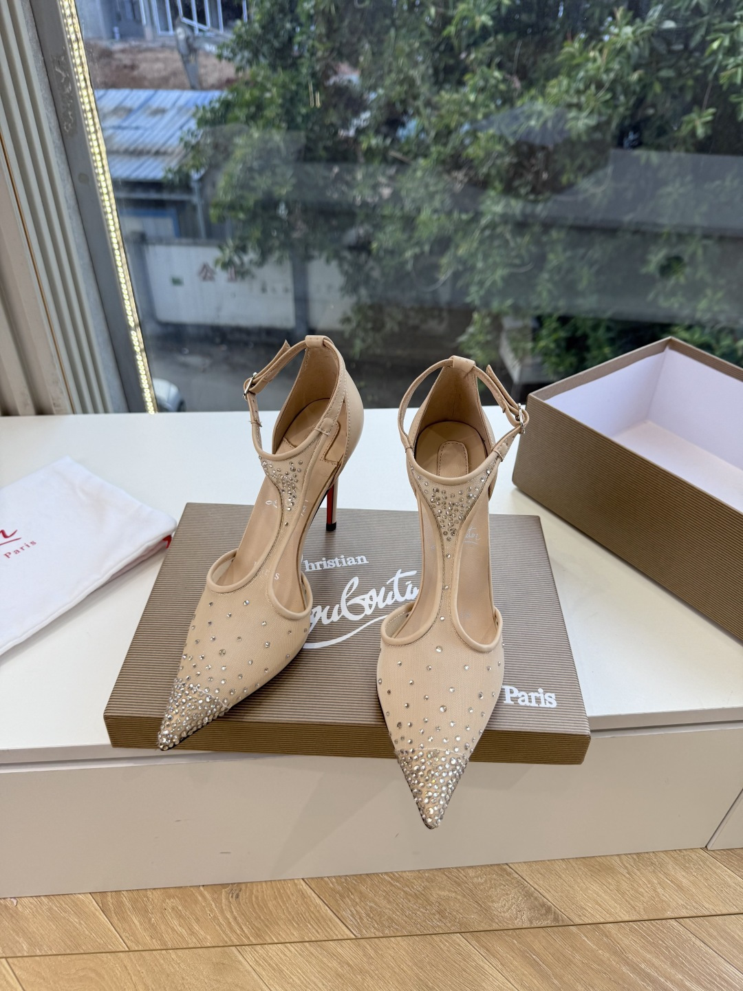G277Christian Louboutin红底鞋单鞋 选到了颜色真好看呀[色色R]MyTheresa上现在居然 最后