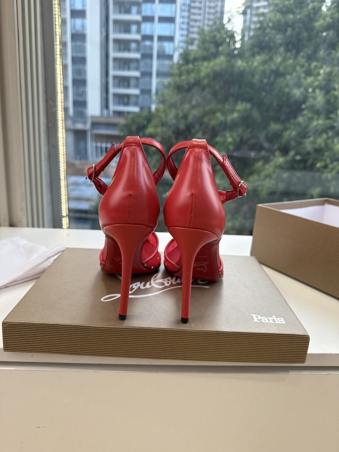 G277Christian Louboutin红底鞋单鞋 选到了颜色真好看呀[色色R]MyTheresa上现在居然 最后