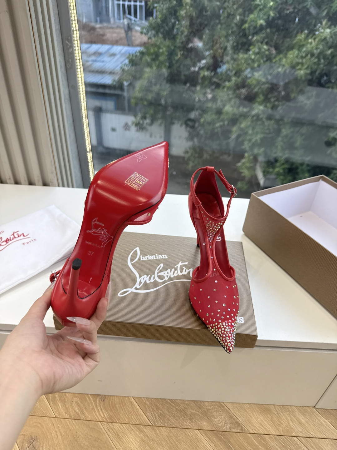 G277Christian Louboutin红底鞋单鞋 选到了颜色真好看呀[色色R]MyTheresa上现在居然 最后