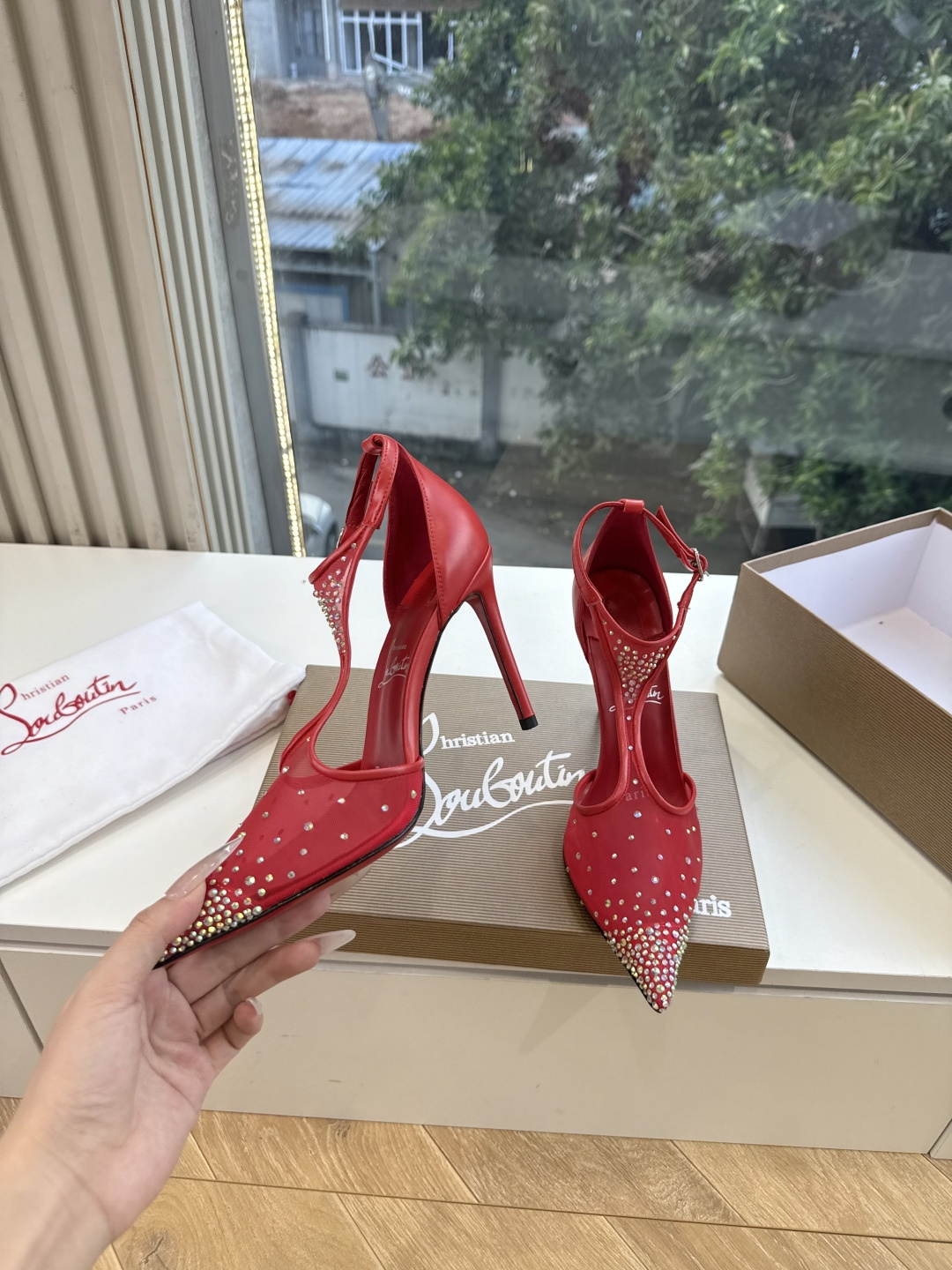 G277Christian Louboutin红底鞋单鞋 选到了颜色真好看呀[色色R]MyTheresa上现在居然 最后