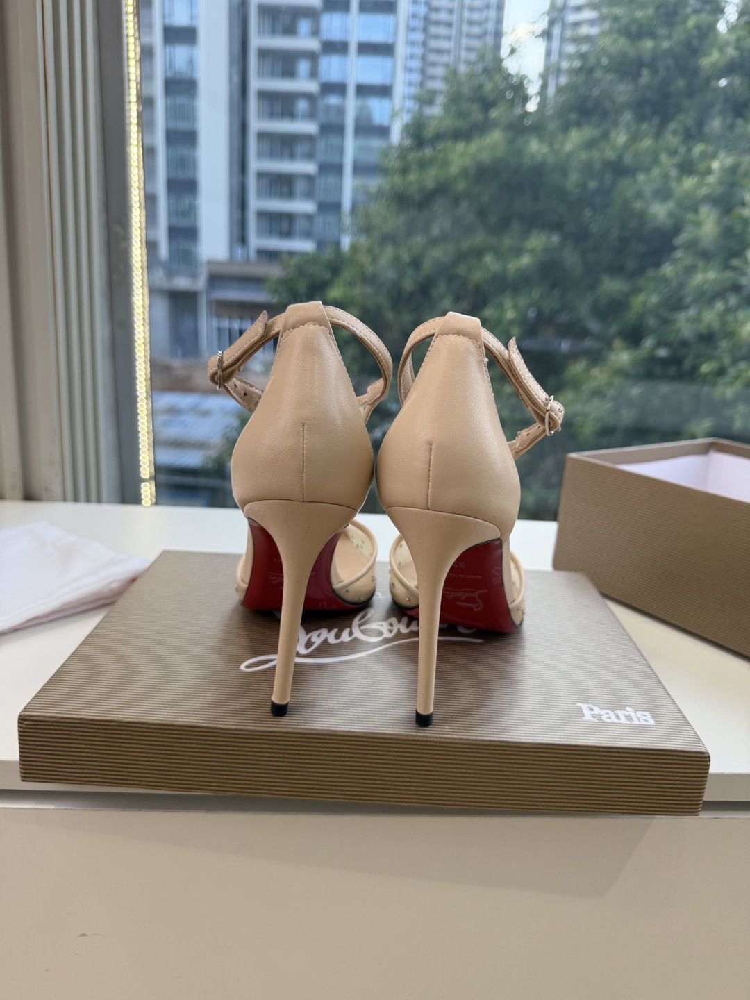 G277Christian Louboutin红底鞋单鞋 选到了颜色真好看呀[色色R]MyTheresa上现在居然 最后