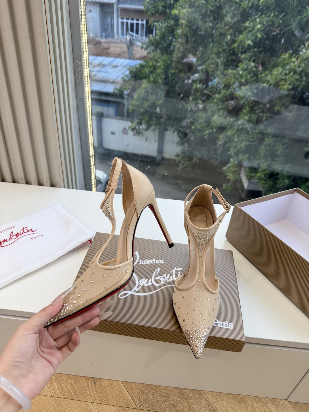 G277Christian Louboutin红底鞋单鞋 选到了颜色真好看呀[色色R]MyTheresa上现在居然 最后
