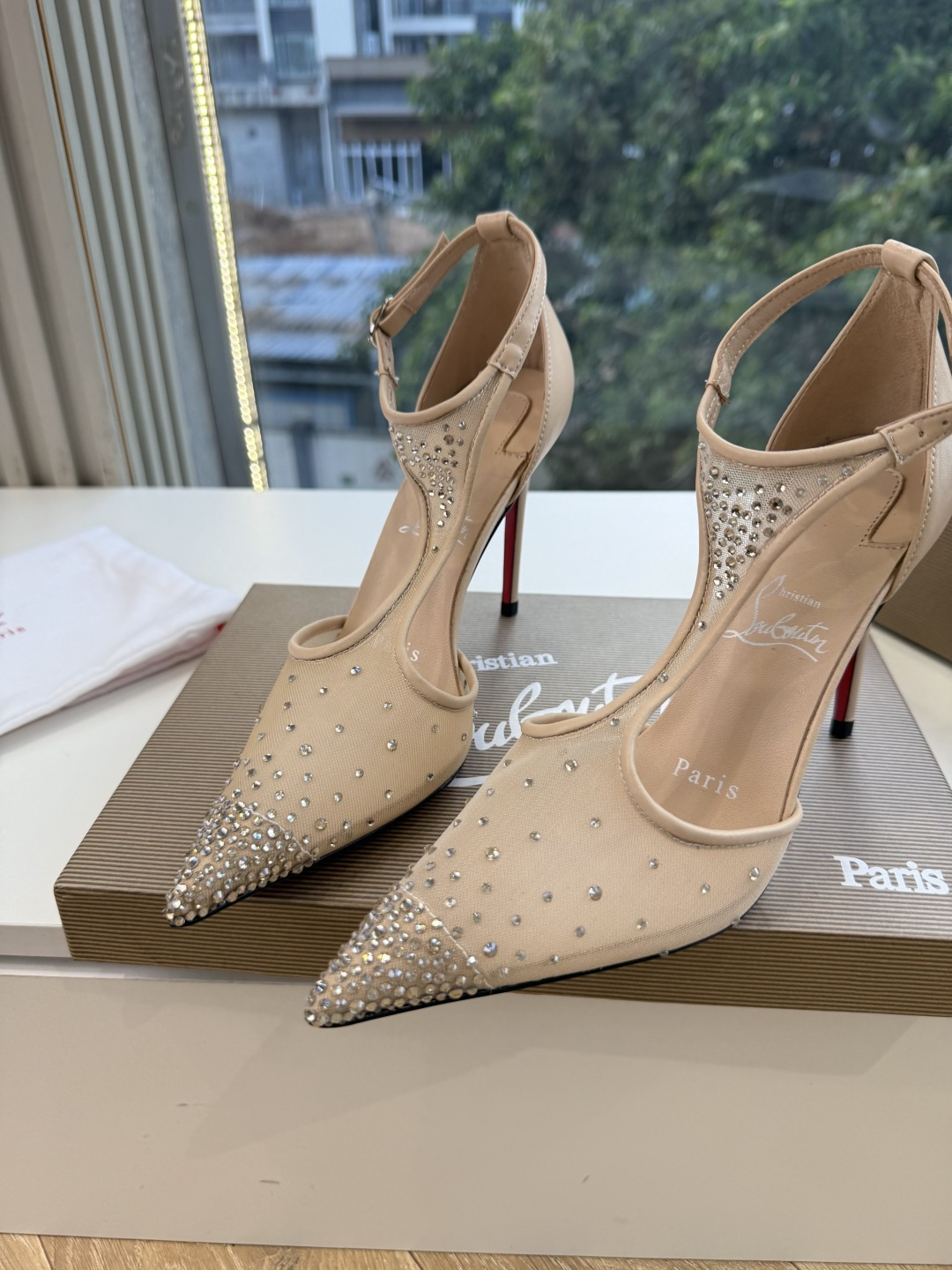 G277Christian Louboutin红底鞋单鞋 选到了颜色真好看呀[色色R]MyTheresa上现在居然 最后