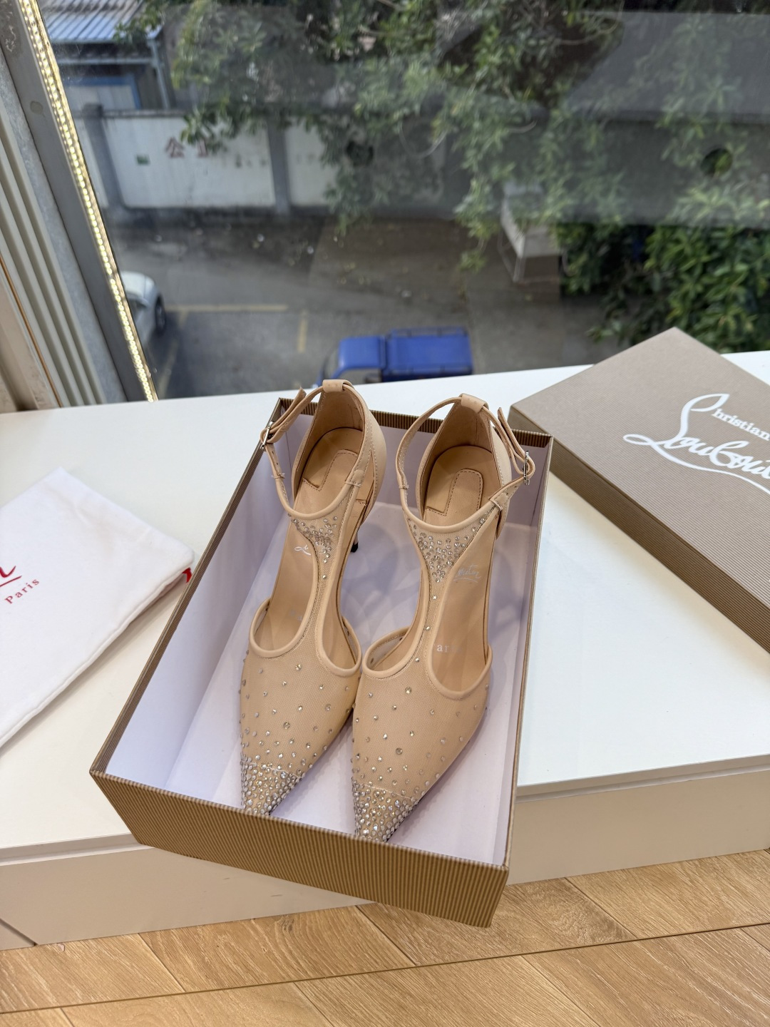 G277Christian Louboutin红底鞋单鞋 选到了颜色真好看呀[色色R]MyTheresa上现在居然 最后