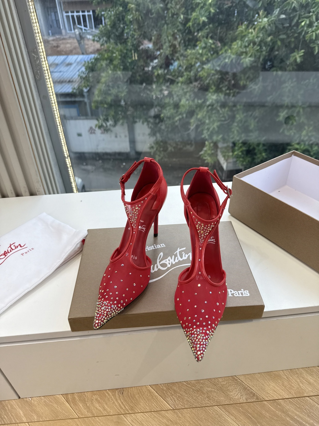 G277Christian Louboutin红底鞋单鞋 选到了颜色真好看呀[色色R]MyTheresa上现在居然 最后