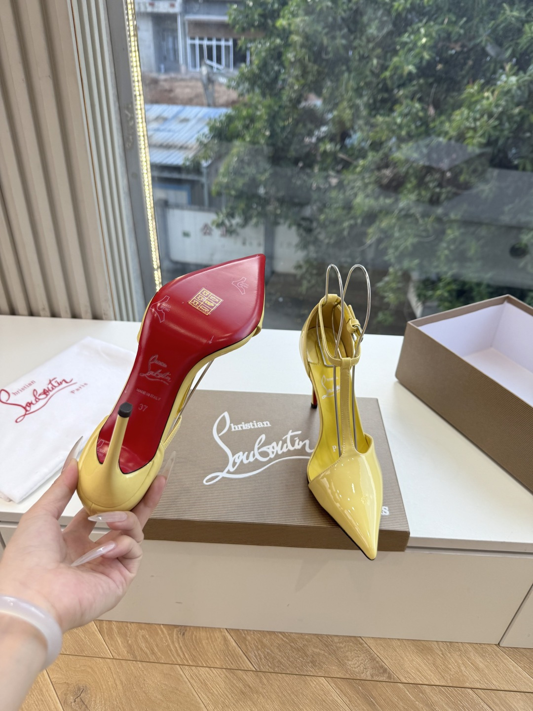 G277Christian Louboutin红底鞋单鞋 选到了颜色真好看呀[色色R]MyTheresa上现在居然 最后