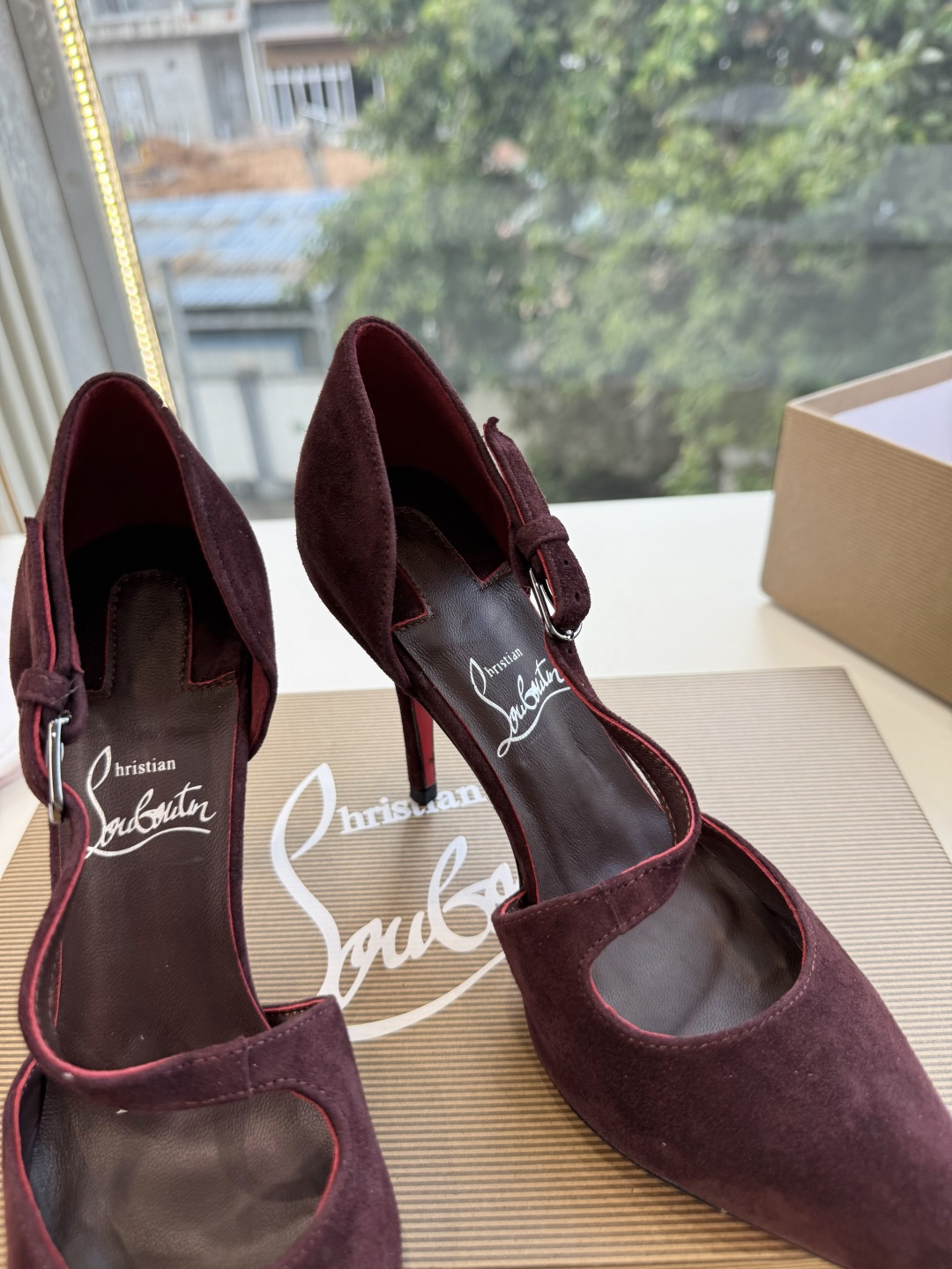 G277Christian Louboutin红底鞋单鞋 选到了颜色真好看呀[色色R]MyTheresa上现在居然 最后