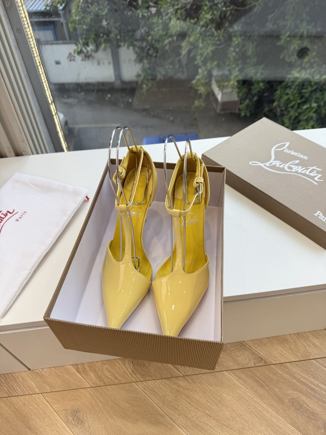 G277Christian Louboutin红底鞋单鞋 选到了颜色真好看呀[色色R]MyTheresa上现在居然 最后
