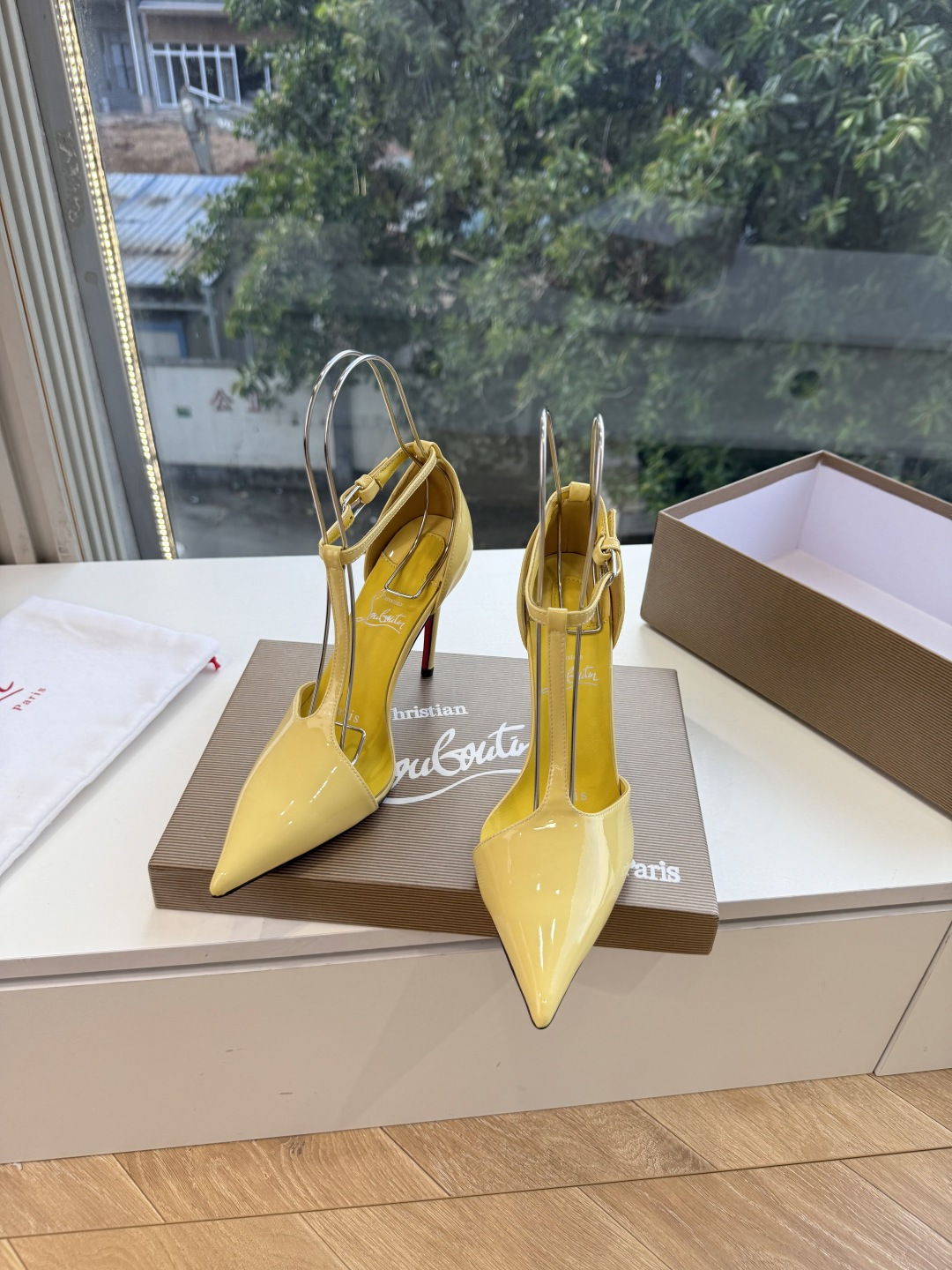 G277Christian Louboutin红底鞋单鞋 选到了颜色真好看呀[色色R]MyTheresa上现在居然 最后