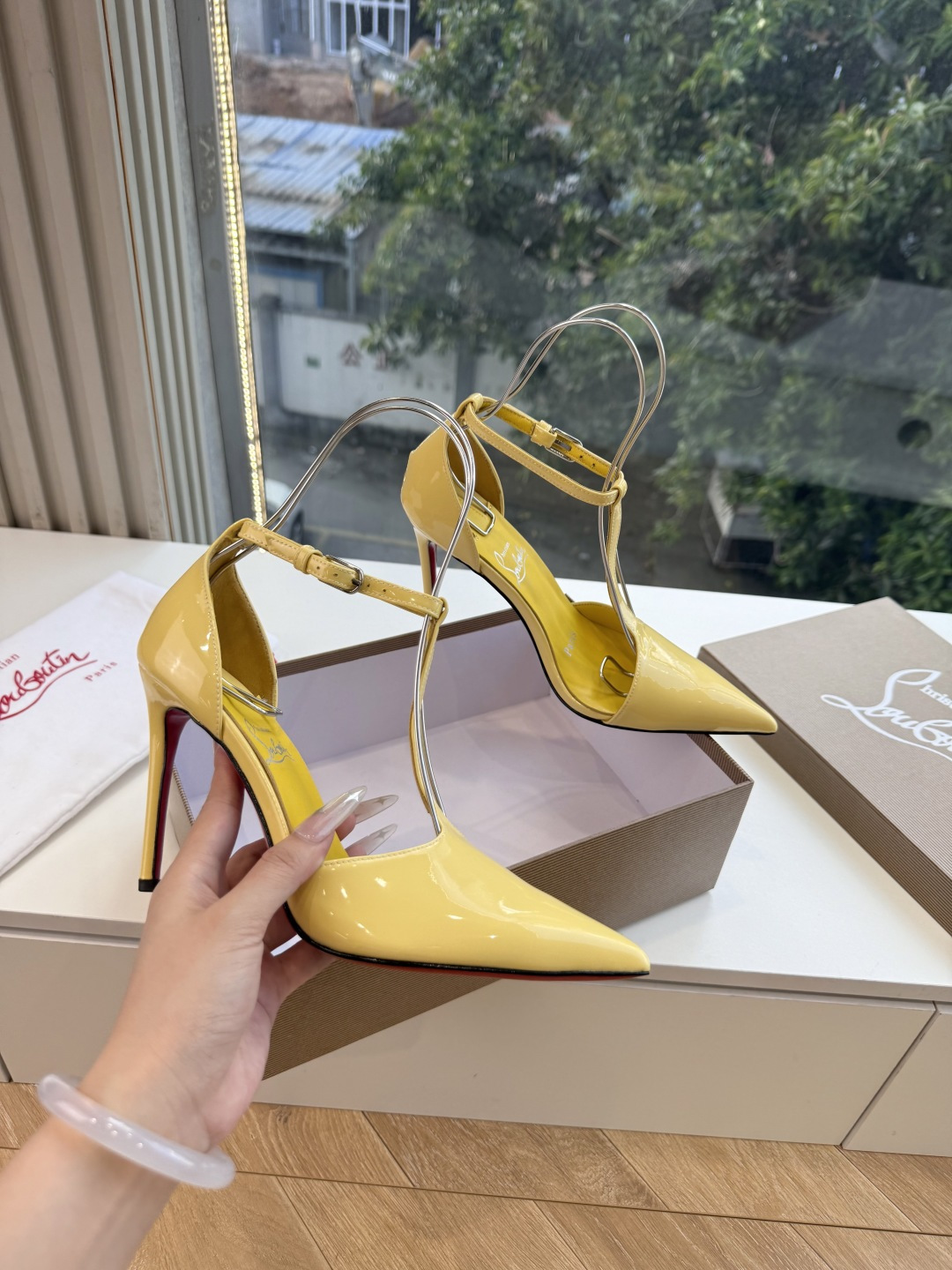 G277Christian Louboutin红底鞋单鞋 选到了颜色真好看呀[色色R]MyTheresa上现在居然 最后