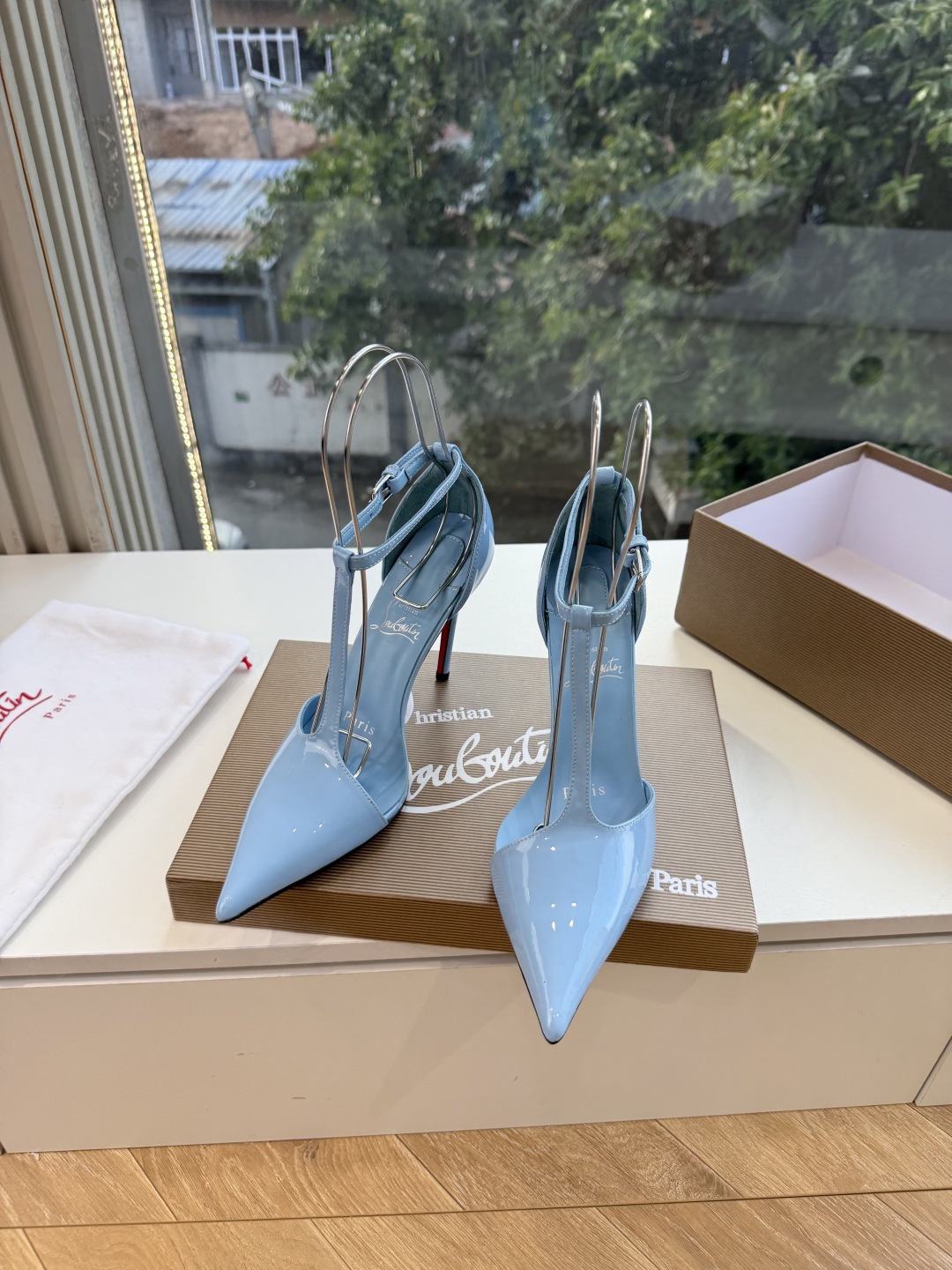 G277Christian Louboutin红底鞋单鞋 选到了颜色真好看呀[色色R]MyTheresa上现在居然 最后
