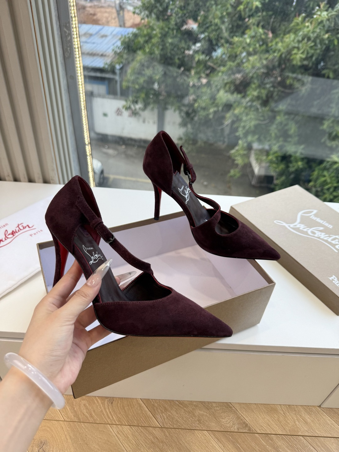 G277Christian Louboutin红底鞋单鞋 选到了颜色真好看呀[色色R]MyTheresa上现在居然 最后