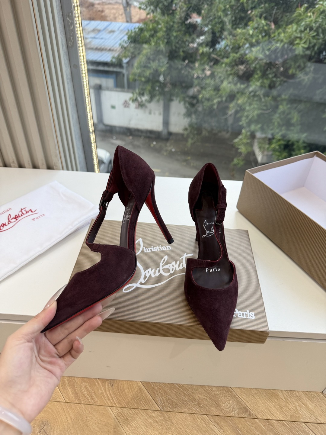 G277Christian Louboutin红底鞋单鞋 选到了颜色真好看呀[色色R]MyTheresa上现在居然 最后