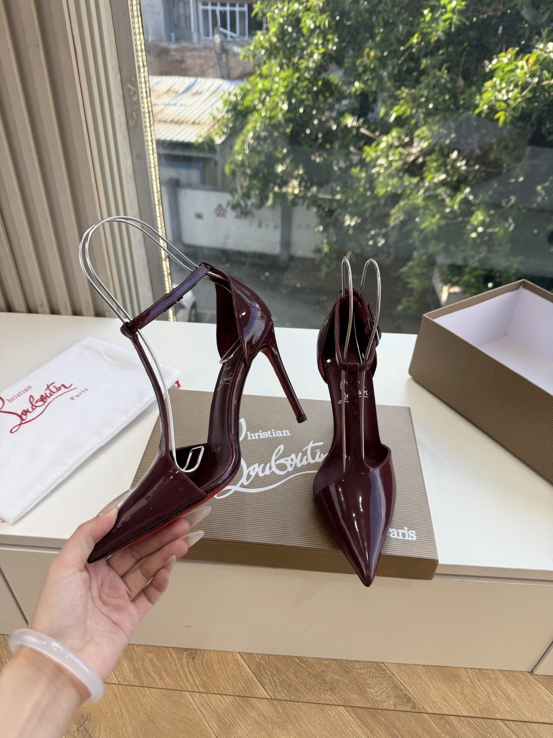 G277Christian Louboutin红底鞋单鞋 选到了颜色真好看呀[色色R]MyTheresa上现在居然 最后