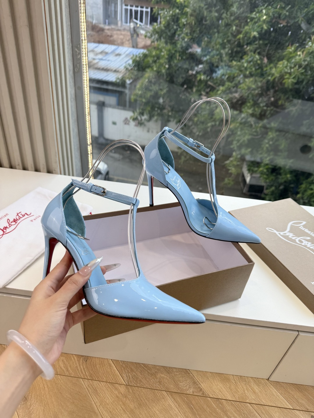 G277Christian Louboutin红底鞋单鞋 选到了颜色真好看呀[色色R]MyTheresa上现在居然 最后