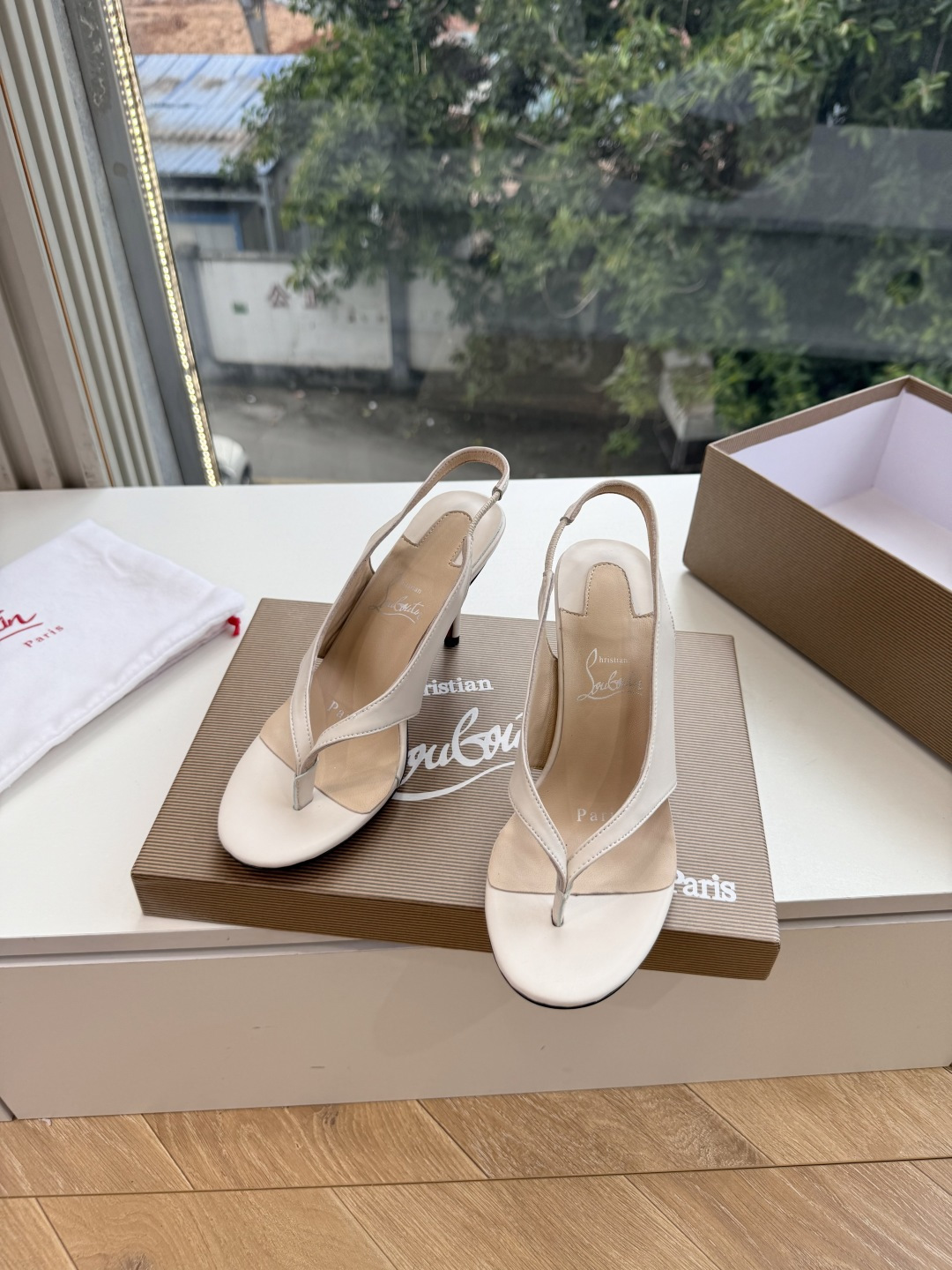 G277Christian Louboutin红底鞋单鞋 选到了颜色真好看呀[色色R]MyTheresa上现在居然 最后