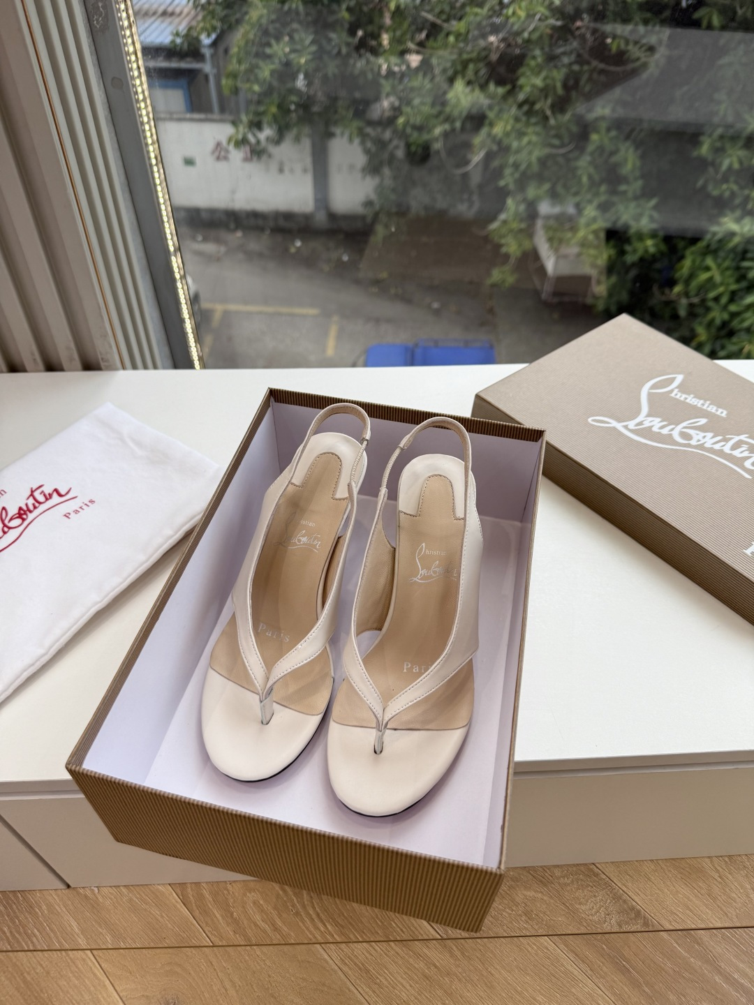 G277Christian Louboutin红底鞋单鞋 选到了颜色真好看呀[色色R]MyTheresa上现在居然 最后