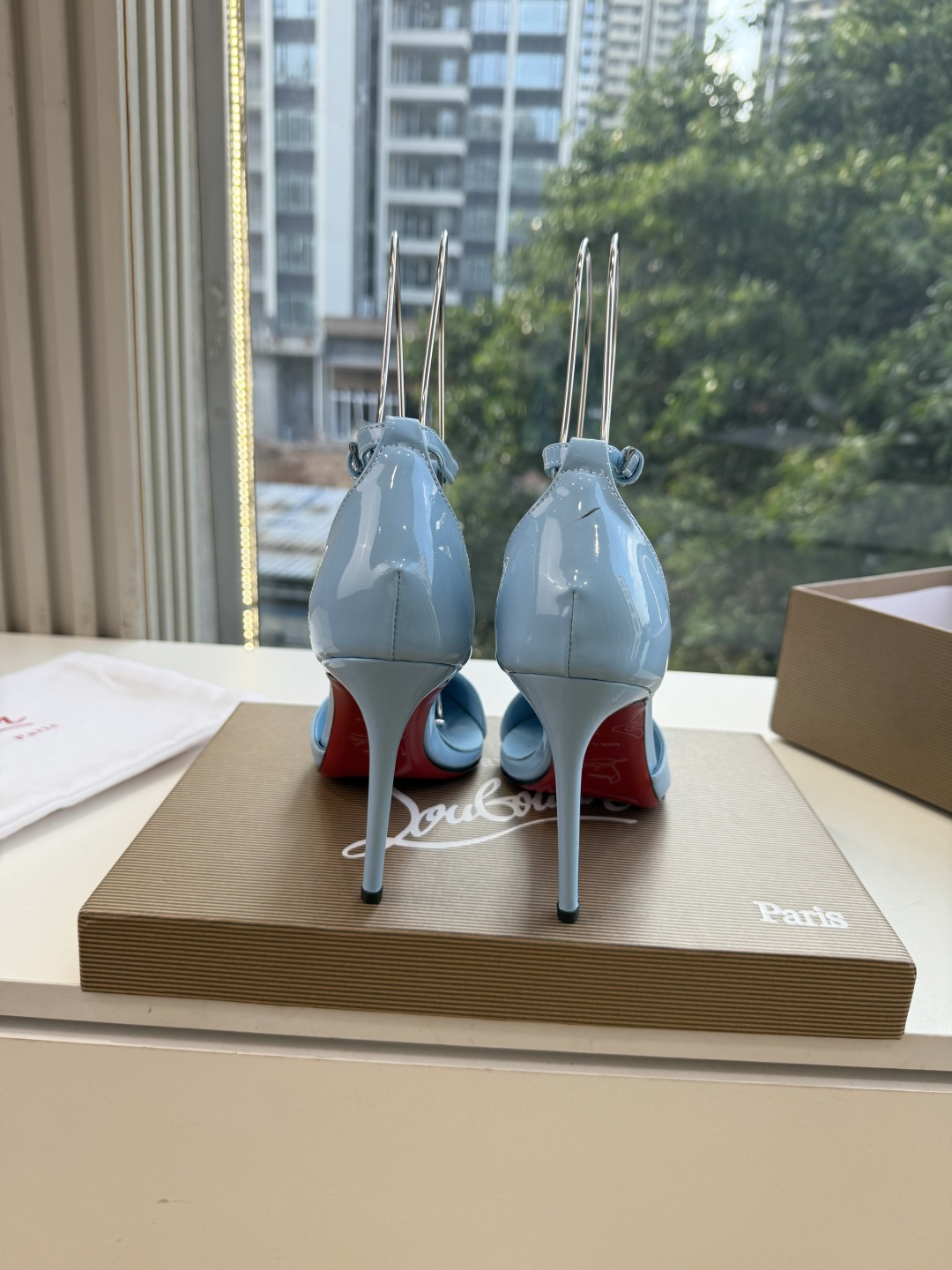 G277Christian Louboutin红底鞋单鞋 选到了颜色真好看呀[色色R]MyTheresa上现在居然 最后