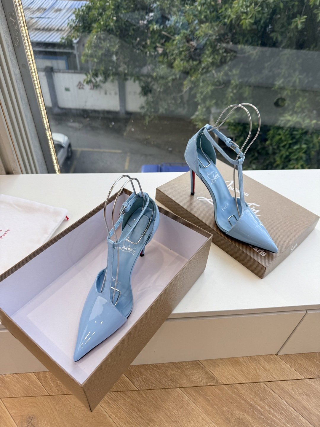 G277Christian Louboutin红底鞋单鞋 选到了颜色真好看呀[色色R]MyTheresa上现在居然 最后