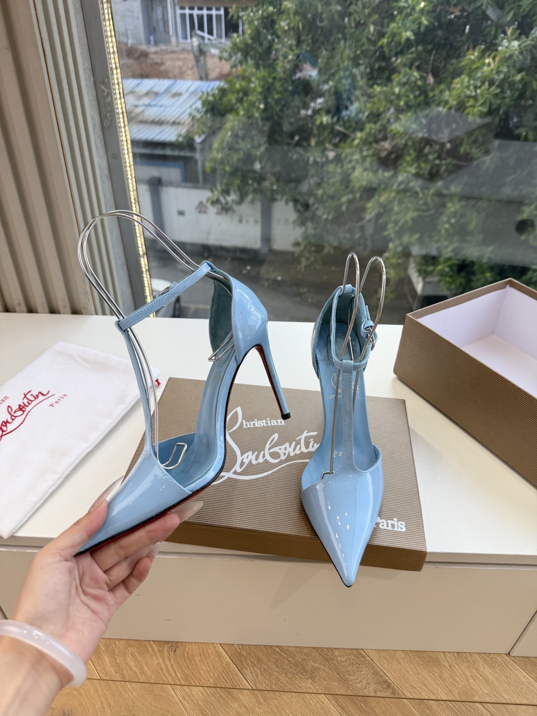 G277Christian Louboutin红底鞋单鞋 选到了颜色真好看呀[色色R]MyTheresa上现在居然 最后