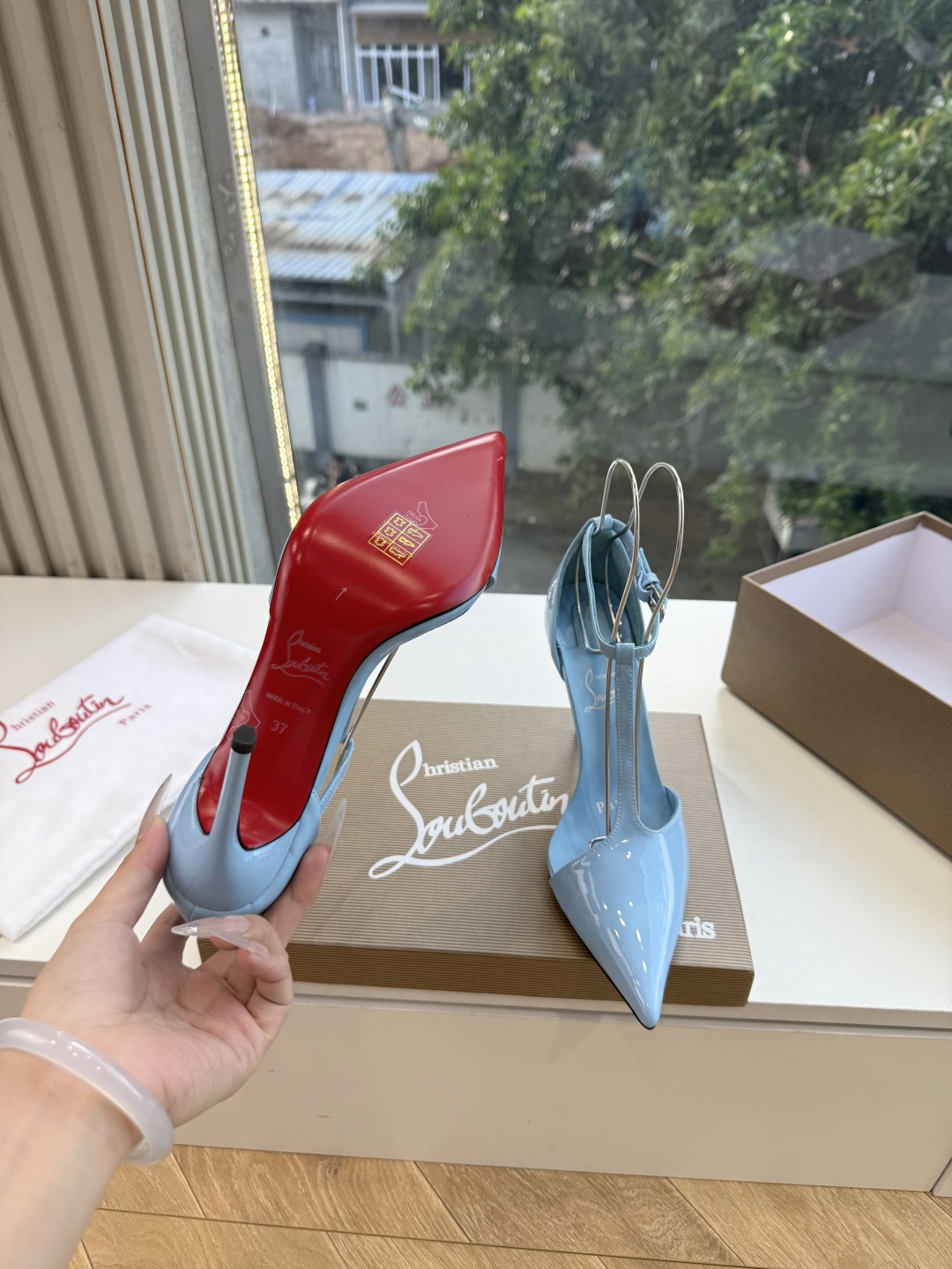 G277Christian Louboutin红底鞋单鞋 选到了颜色真好看呀[色色R]MyTheresa上现在居然 最后