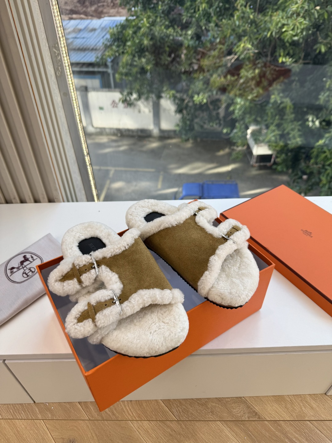 高版G021𝐇𝐄𝐑𝐌𝐄*爱马仕皮毛一体卷糕毛二舅拖 今年面料均选用A+皮毛一体卷糕毛 毛茸茸的 敲可爱的，踩云脚感，光脚