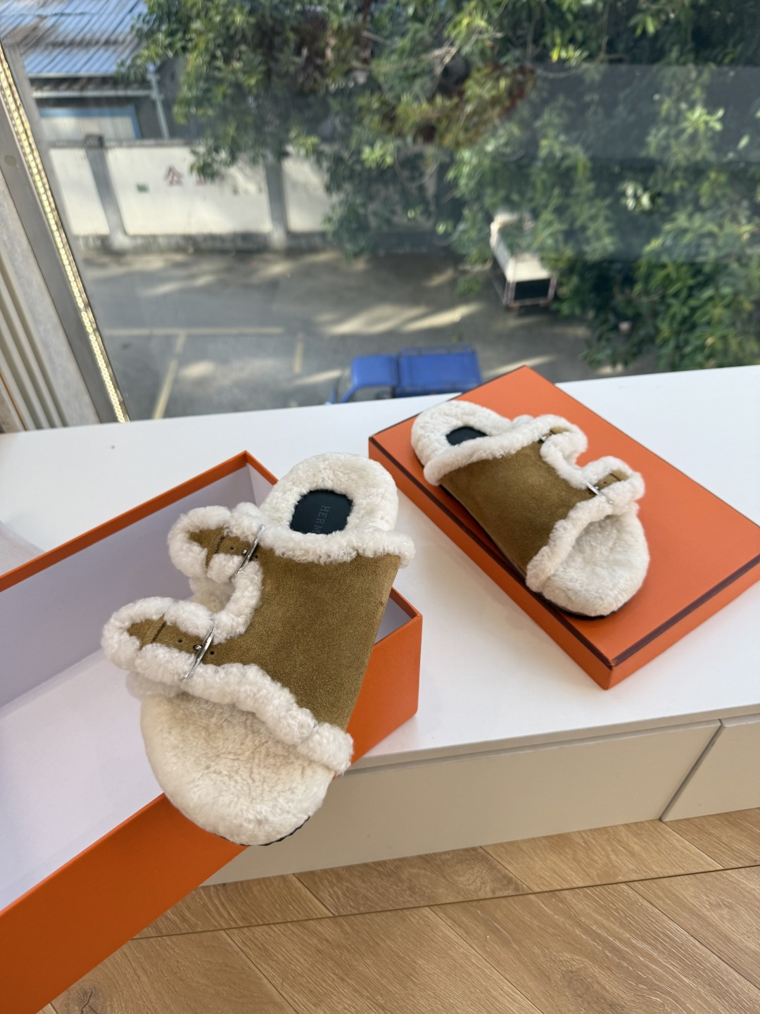 高版G021𝐇𝐄𝐑𝐌𝐄*爱马仕皮毛一体卷糕毛二舅拖 今年面料均选用A+皮毛一体卷糕毛 毛茸茸的 敲可爱的，踩云脚感，光脚