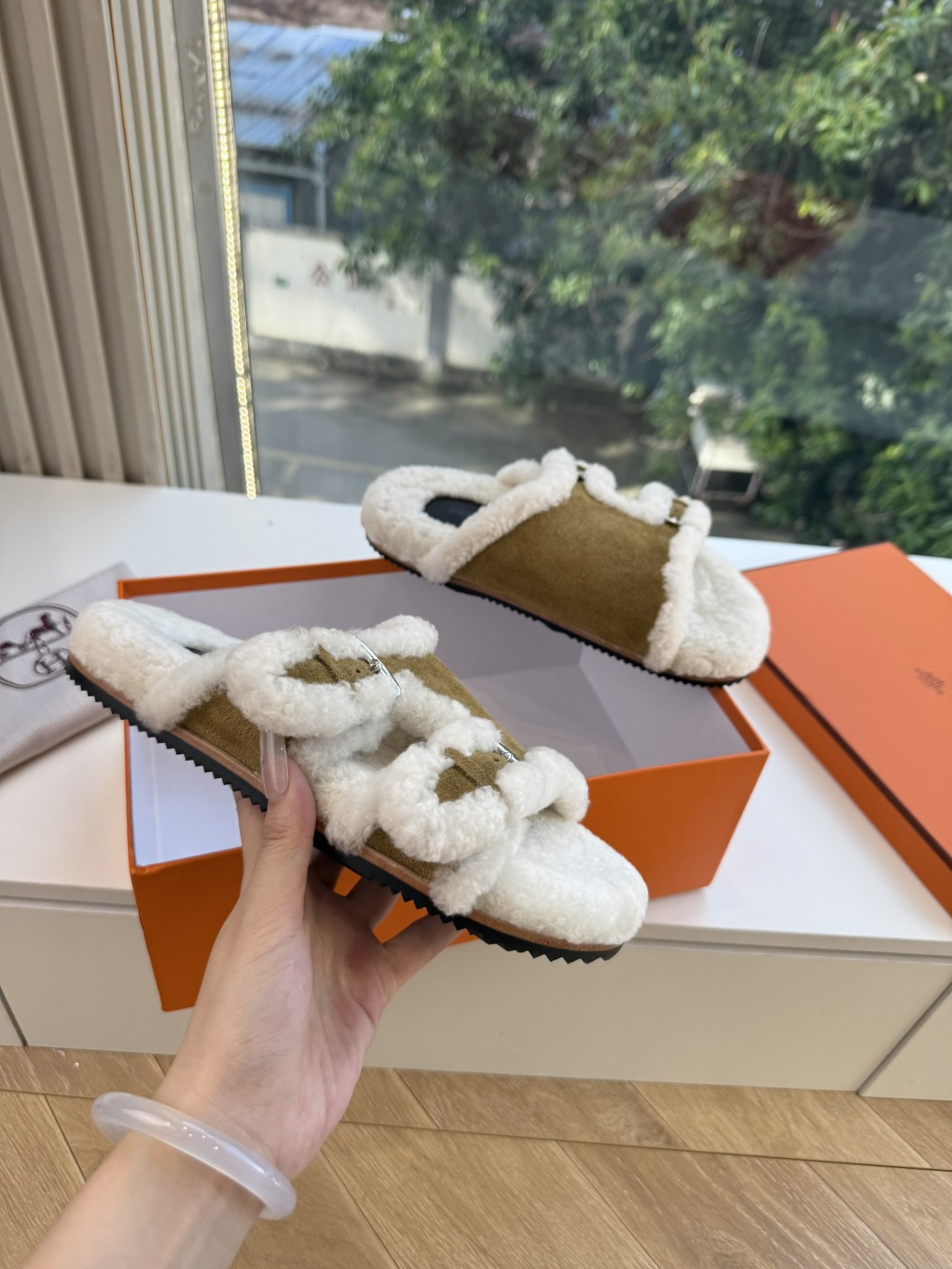 高版G021𝐇𝐄𝐑𝐌𝐄*爱马仕皮毛一体卷糕毛二舅拖 今年面料均选用A+皮毛一体卷糕毛 毛茸茸的 敲可爱的，踩云脚感，光脚
