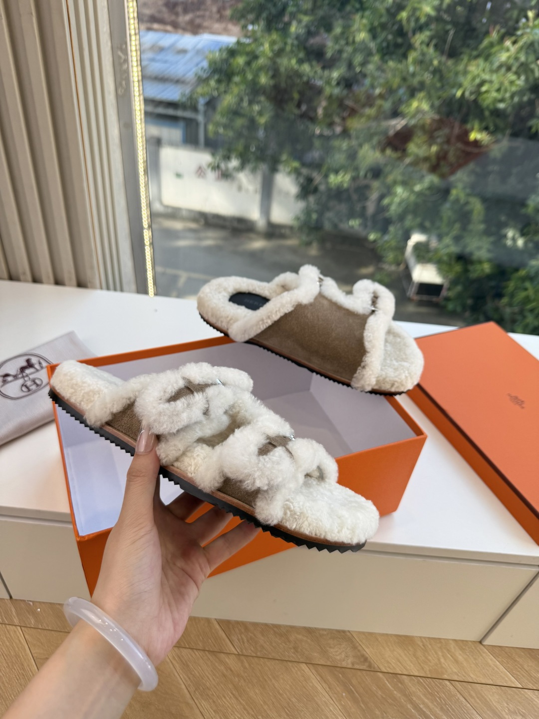 高版G021𝐇𝐄𝐑𝐌𝐄*爱马仕皮毛一体卷糕毛二舅拖 今年面料均选用A+皮毛一体卷糕毛 毛茸茸的 敲可爱的，踩云脚感，光脚