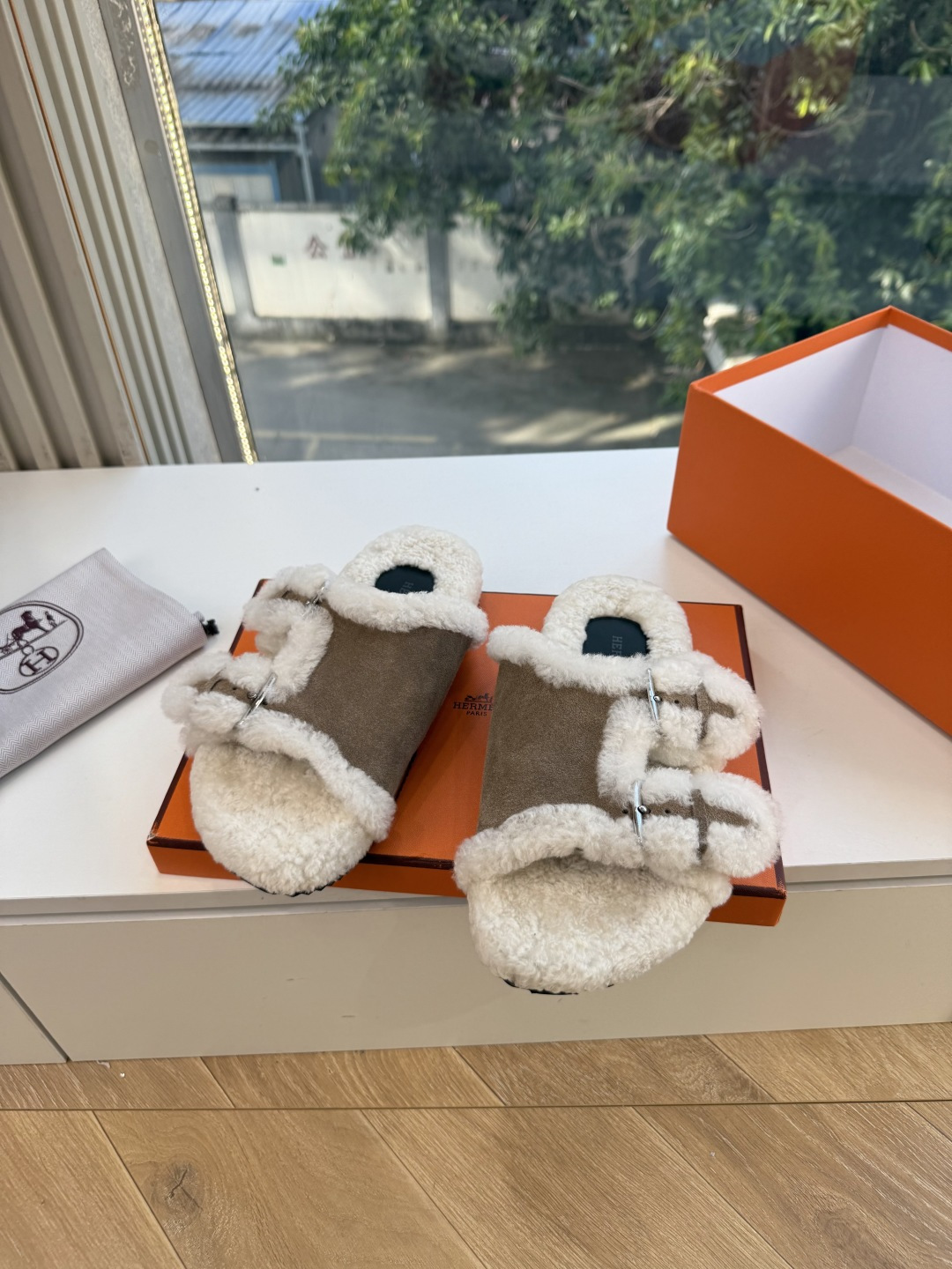 高版G021𝐇𝐄𝐑𝐌𝐄*爱马仕皮毛一体卷糕毛二舅拖 今年面料均选用A+皮毛一体卷糕毛 毛茸茸的 敲可爱的，踩云脚感，光脚
