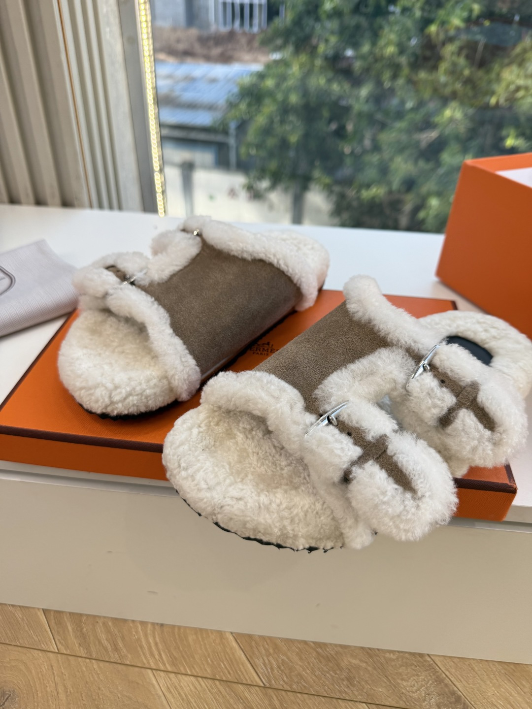 高版G021𝐇𝐄𝐑𝐌𝐄*爱马仕皮毛一体卷糕毛二舅拖 今年面料均选用A+皮毛一体卷糕毛 毛茸茸的 敲可爱的，踩云脚感，光脚