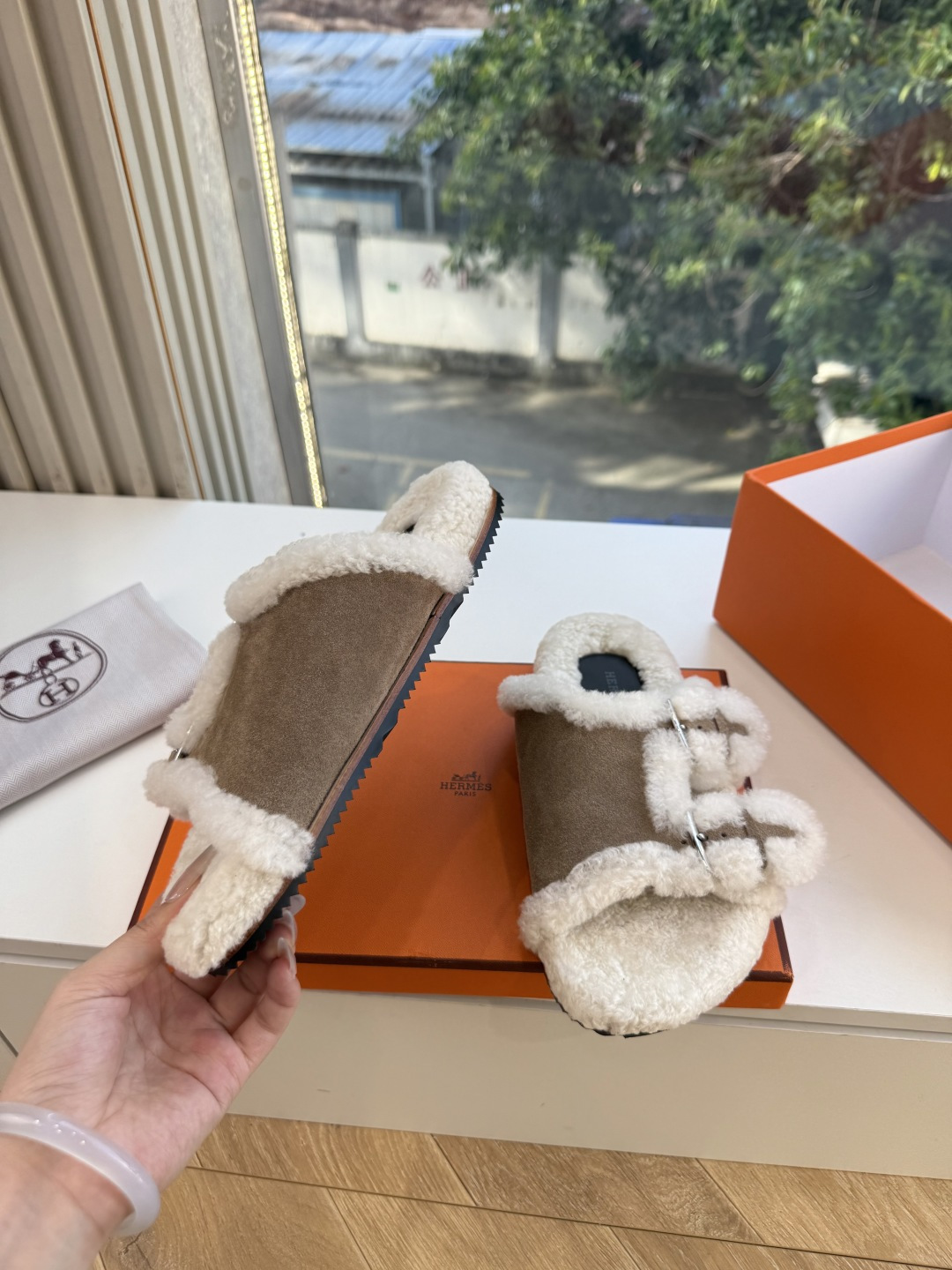 高版G021𝐇𝐄𝐑𝐌𝐄*爱马仕皮毛一体卷糕毛二舅拖 今年面料均选用A+皮毛一体卷糕毛 毛茸茸的 敲可爱的，踩云脚感，光脚