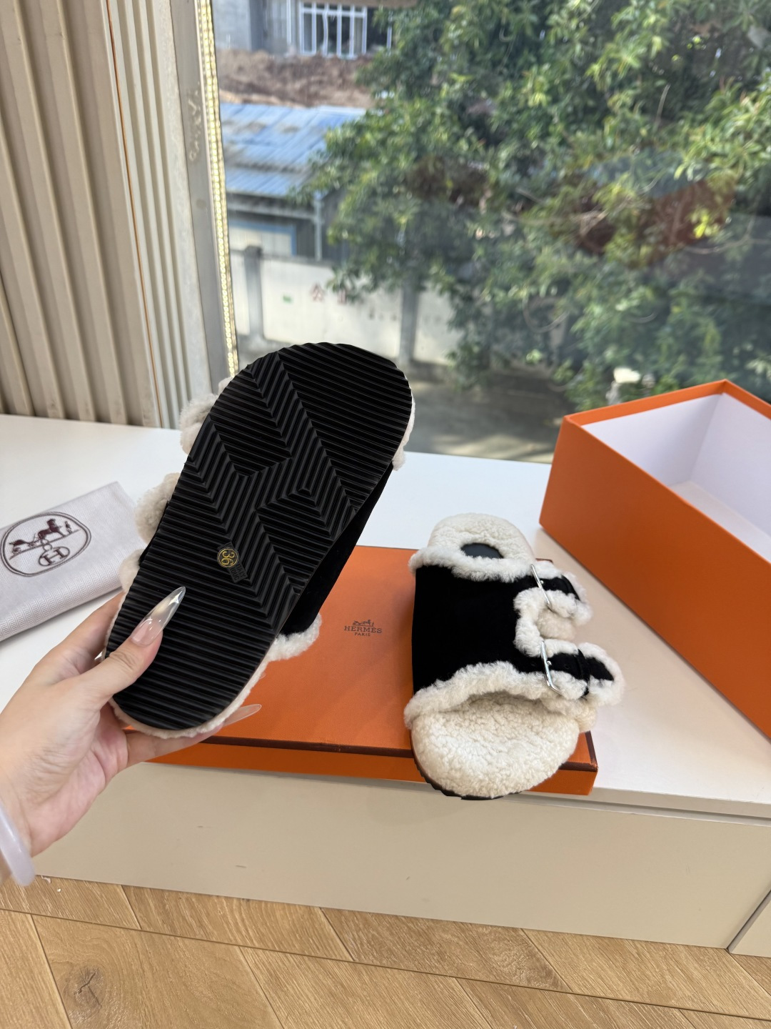 高版G021𝐇𝐄𝐑𝐌𝐄*爱马仕皮毛一体卷糕毛二舅拖 今年面料均选用A+皮毛一体卷糕毛 毛茸茸的 敲可爱的，踩云脚感，光脚
