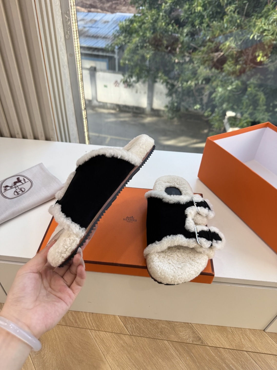 高版G021𝐇𝐄𝐑𝐌𝐄*爱马仕皮毛一体卷糕毛二舅拖 今年面料均选用A+皮毛一体卷糕毛 毛茸茸的 敲可爱的，踩云脚感，光脚
