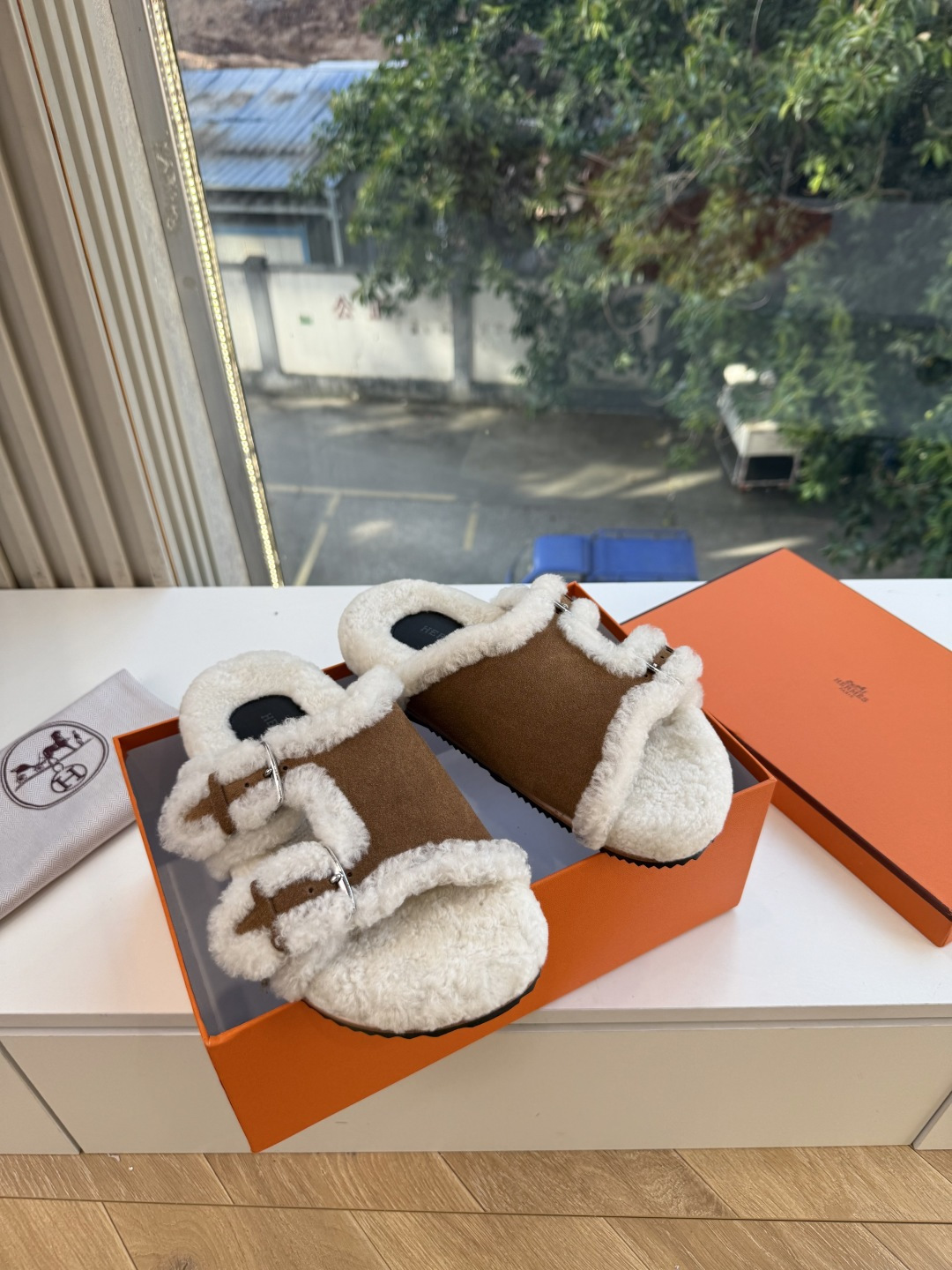 高版G021𝐇𝐄𝐑𝐌𝐄*爱马仕皮毛一体卷糕毛二舅拖 今年面料均选用A+皮毛一体卷糕毛 毛茸茸的 敲可爱的,踩云脚感,光脚 高版G021𝐇𝐄𝐑𝐌𝐄*爱马仕皮毛一体卷糕毛二舅拖 今年面料均选用A+皮毛一体卷糕毛 毛茸茸的 敲可爱的,踩云脚感,光脚