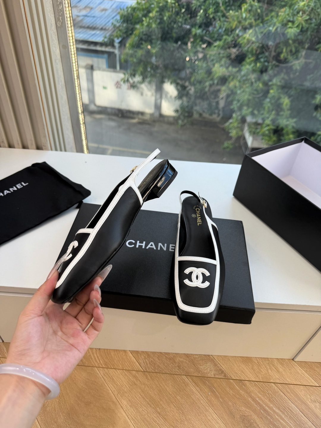 G238Chane*26ss新款玛丽珍单鞋高跟鞋凉鞋 温柔名媛的氛围感缓缓蔓延，圆润鞋头搭配精巧的小蝴蝶结，撞色方头贴标