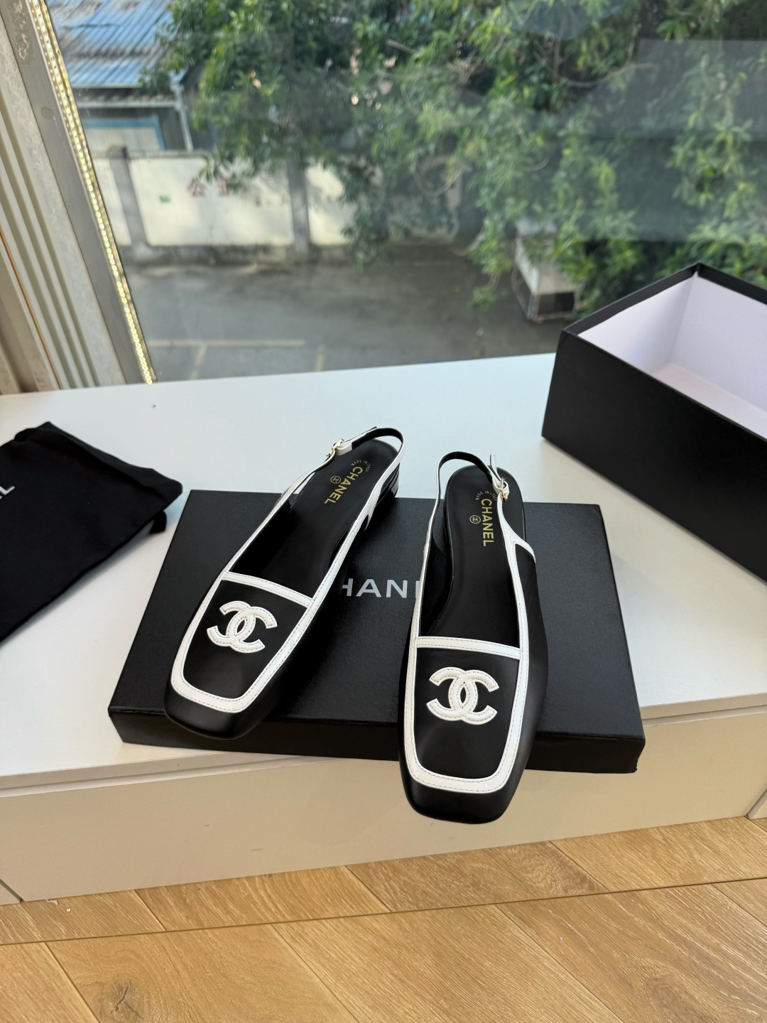 G238Chane*26ss新款玛丽珍单鞋高跟鞋凉鞋 温柔名媛的氛围感缓缓蔓延，圆润鞋头搭配精巧的小蝴蝶结，撞色方头贴标