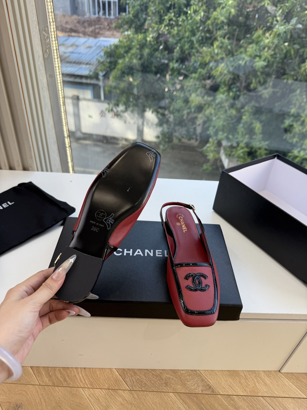 G238Chane*26ss新款玛丽珍单鞋高跟鞋凉鞋 温柔名媛的氛围感缓缓蔓延，圆润鞋头搭配精巧的小蝴蝶结，撞色方头贴标