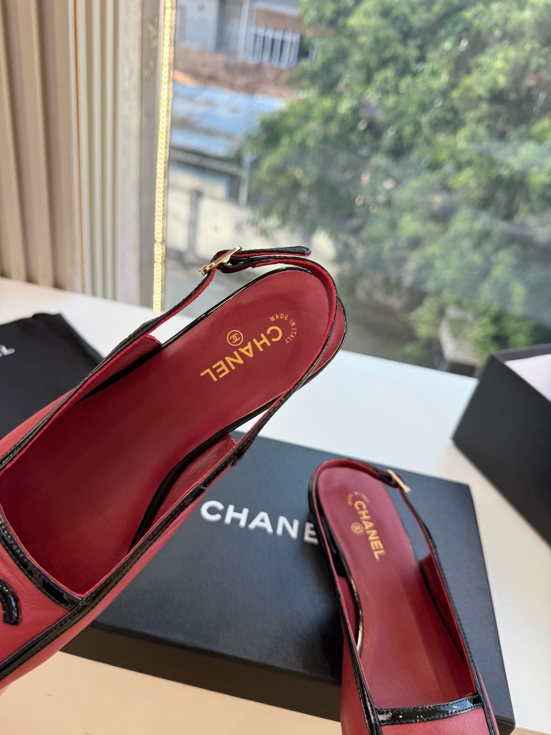 G238Chane*26ss新款玛丽珍单鞋高跟鞋凉鞋 温柔名媛的氛围感缓缓蔓延，圆润鞋头搭配精巧的小蝴蝶结，撞色方头贴标