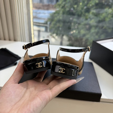 G238Chane*26ss新款玛丽珍单鞋高跟鞋凉鞋 温柔名媛的氛围感缓缓蔓延,圆润鞋头搭配精巧的小蝴蝶结,撞色方头贴标 G238Chane*26ss新款玛丽珍单鞋高跟鞋凉鞋 温柔名媛的氛围感缓缓蔓延,圆润鞋头搭配精巧的小蝴蝶结,撞色方头贴标
