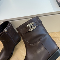 G06顶级品质黑色咖色大底不一样我们真皮对版底CHANEL香奈儿*小香切尔西短靴秋冬新款骑士靴库靴这款骑士靴真的是帅气时 G06顶级品质黑色咖色大底不一样我们真皮对版底CHANEL香奈儿*小香切尔西短靴秋冬新款骑士靴库靴这款骑士靴真的是帅气时