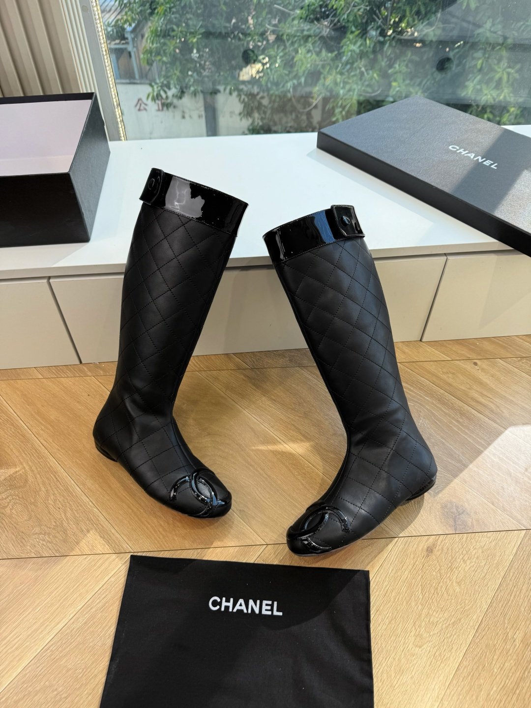 G012😀代购级别CHANEL 香奈儿*小香秋冬新款裤靴骑士靴库靴这款骑士靴真的是帅气时尚的代表，靴筒Chanel字母点