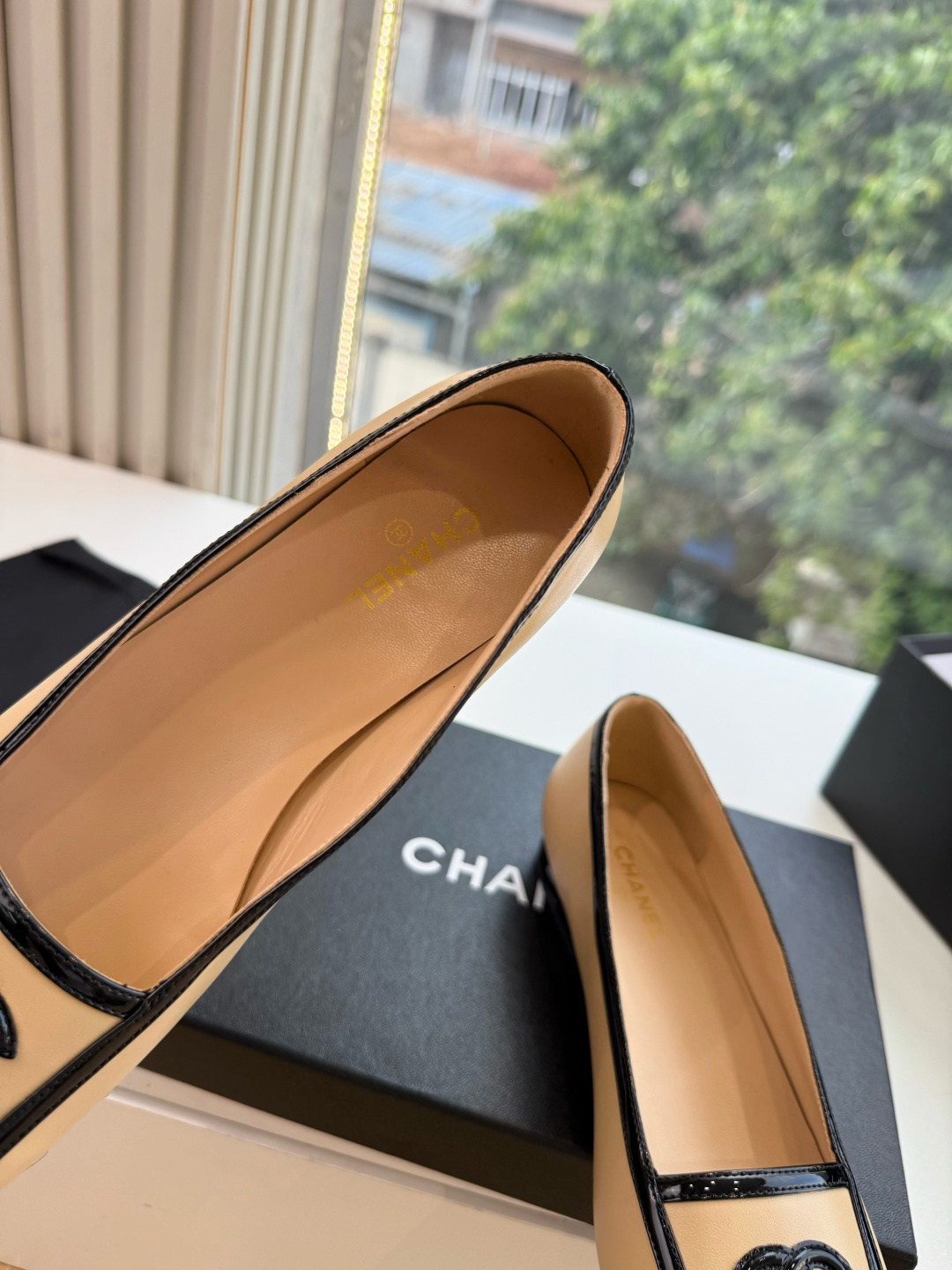 G238Chane*26ss新款玛丽珍单鞋高跟鞋凉鞋 温柔名媛的氛围感缓缓蔓延，圆润鞋头搭配精巧的小蝴蝶结，撞色方头贴标