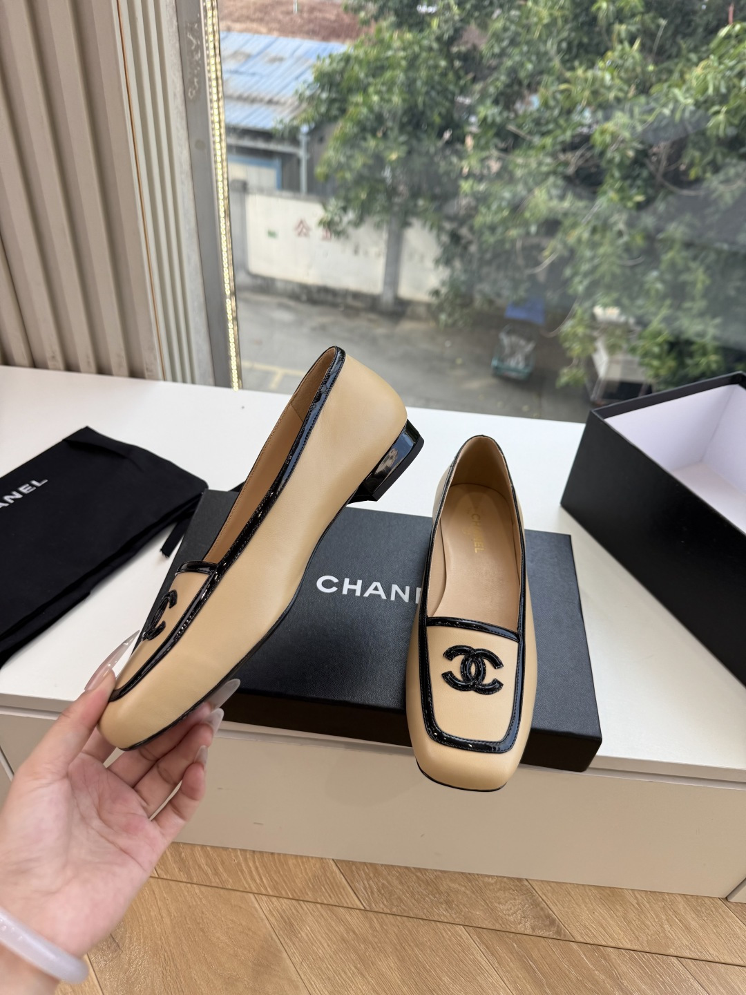 G238Chane*26ss新款玛丽珍单鞋高跟鞋凉鞋 温柔名媛的氛围感缓缓蔓延，圆润鞋头搭配精巧的小蝴蝶结，撞色方头贴标