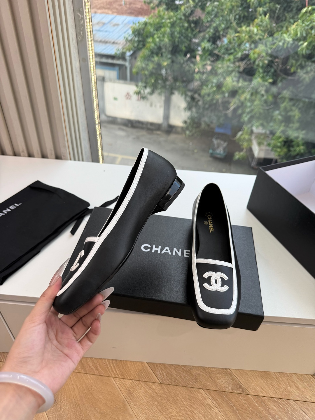 G238Chane*26ss新款玛丽珍单鞋高跟鞋凉鞋 温柔名媛的氛围感缓缓蔓延,圆润鞋头搭配精巧的小蝴蝶结,撞色方头贴标 G238Chane*26ss新款玛丽珍单鞋高跟鞋凉鞋 温柔名媛的氛围感缓缓蔓延,圆润鞋头搭配精巧的小蝴蝶结,撞色方头贴标