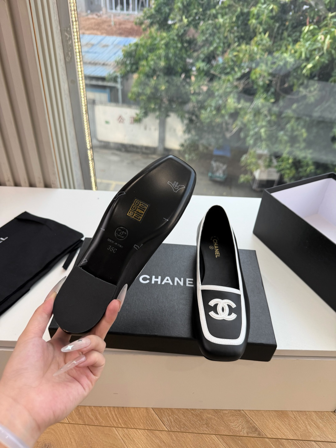 G238Chane*26ss新款玛丽珍单鞋高跟鞋凉鞋 温柔名媛的氛围感缓缓蔓延,圆润鞋头搭配精巧的小蝴蝶结,撞色方头贴标 G238Chane*26ss新款玛丽珍单鞋高跟鞋凉鞋 温柔名媛的氛围感缓缓蔓延,圆润鞋头搭配精巧的小蝴蝶结,撞色方头贴标