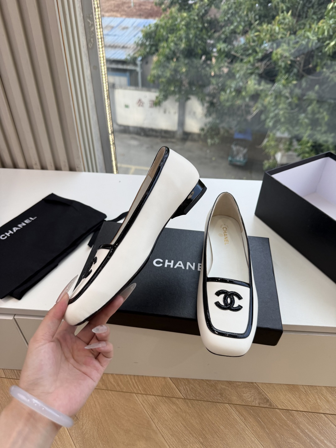 G238Chane*26ss新款玛丽珍单鞋高跟鞋凉鞋 温柔名媛的氛围感缓缓蔓延，圆润鞋头搭配精巧的小蝴蝶结，撞色方头贴标