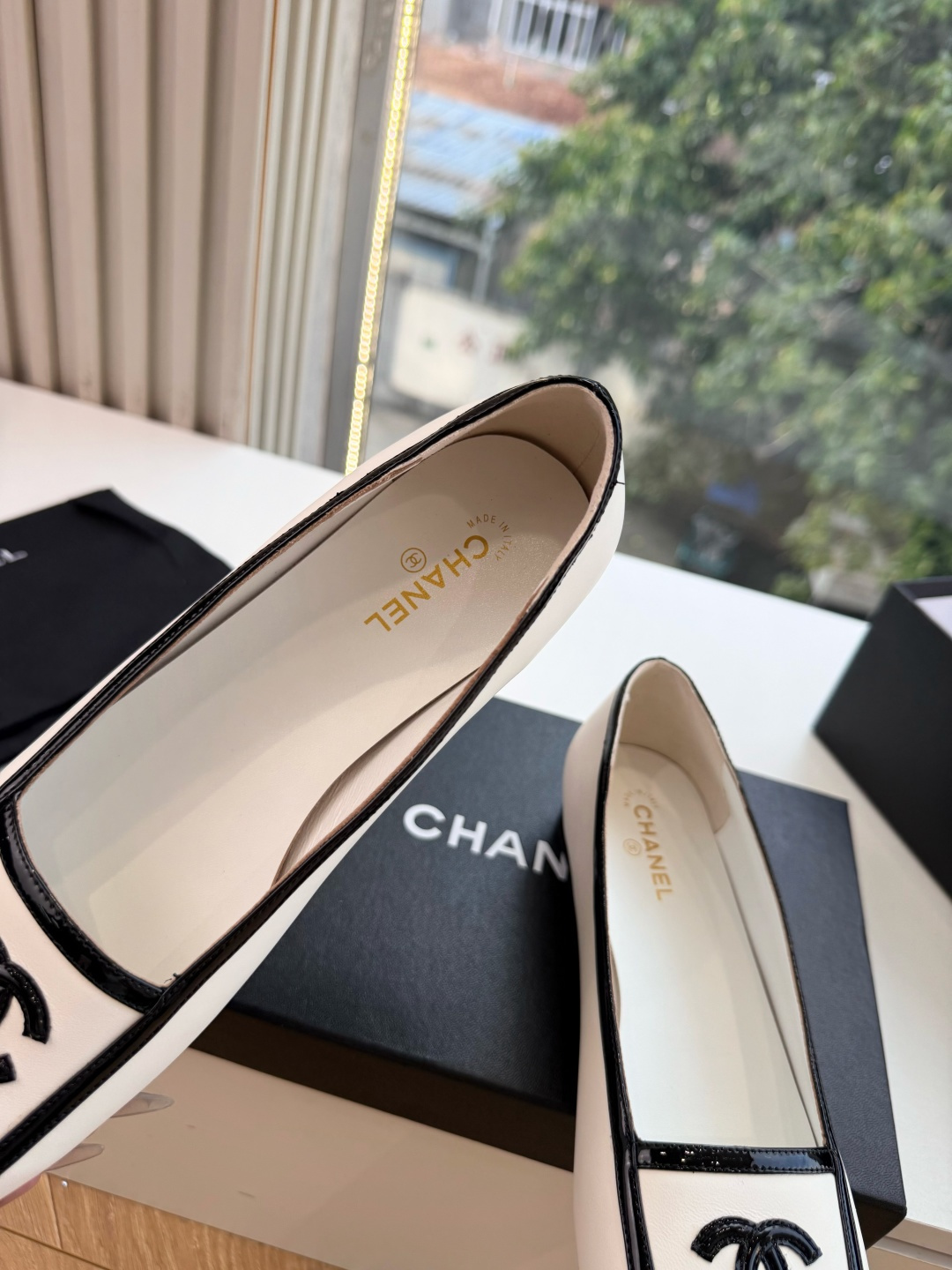 G238Chane*26ss新款玛丽珍单鞋高跟鞋凉鞋 温柔名媛的氛围感缓缓蔓延，圆润鞋头搭配精巧的小蝴蝶结，撞色方头贴标
